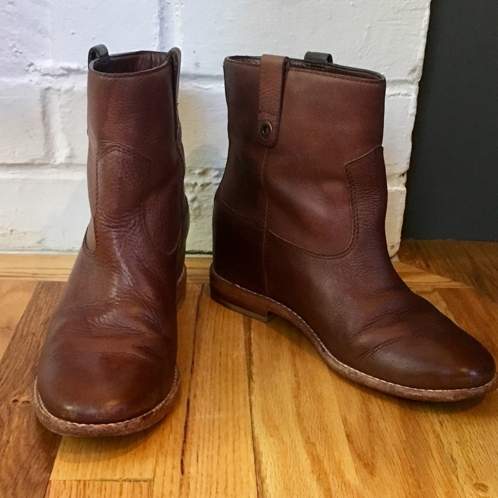 Brown leather Cole Haan boots